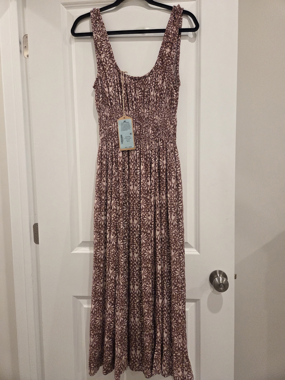 Faherty Sunseeker Sausalito Sunset Smocked Scoop-Neck Maxi Dress in Mauve Floral